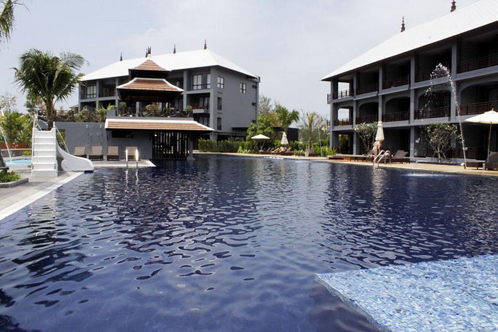 Ramada By Wyndham Aonang Krabi Hotel Exterior photo